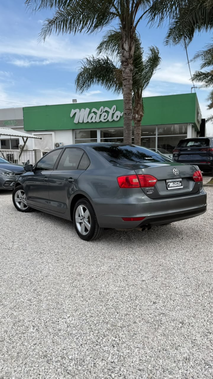 VOLKSWAGEN - VENTO   2.5   - MANUAL  - 2012